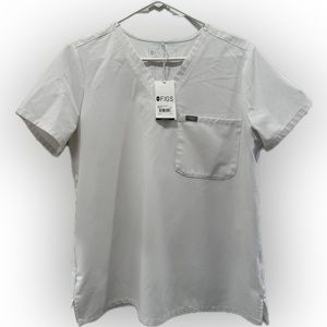 FIGS White Catarina 1 pocket scrub top used in great condition.
